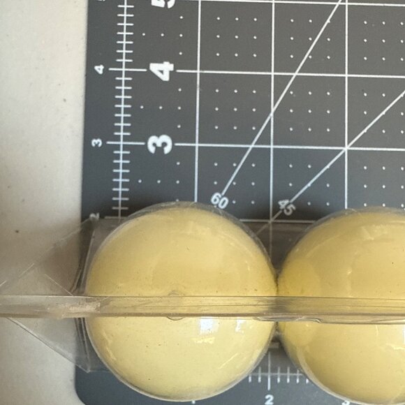 Round Shaped Ivory 2.5 inch Candles Unscented Molca Set Of 6 New Oldstock - Picture 4 of 7